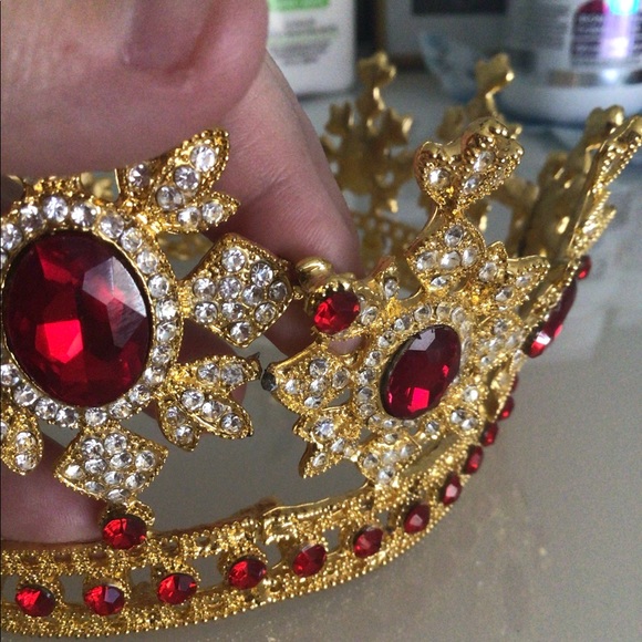 Metal gold crown with ruby jewels - Picture 5 of 8